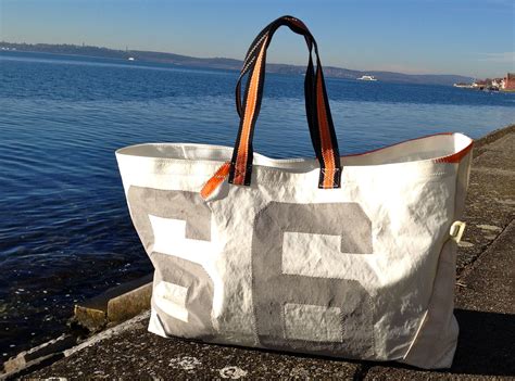 bags made of recycled sails.